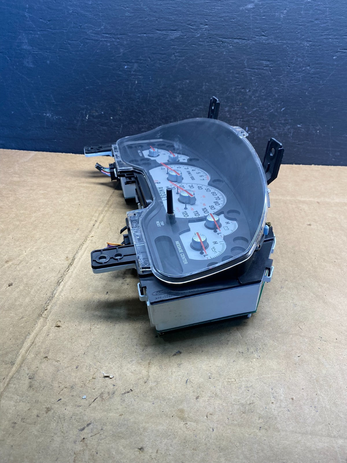 2002 Mercury Mountaineer MPH Instrument Cluster Speedometer AD4834 DG2