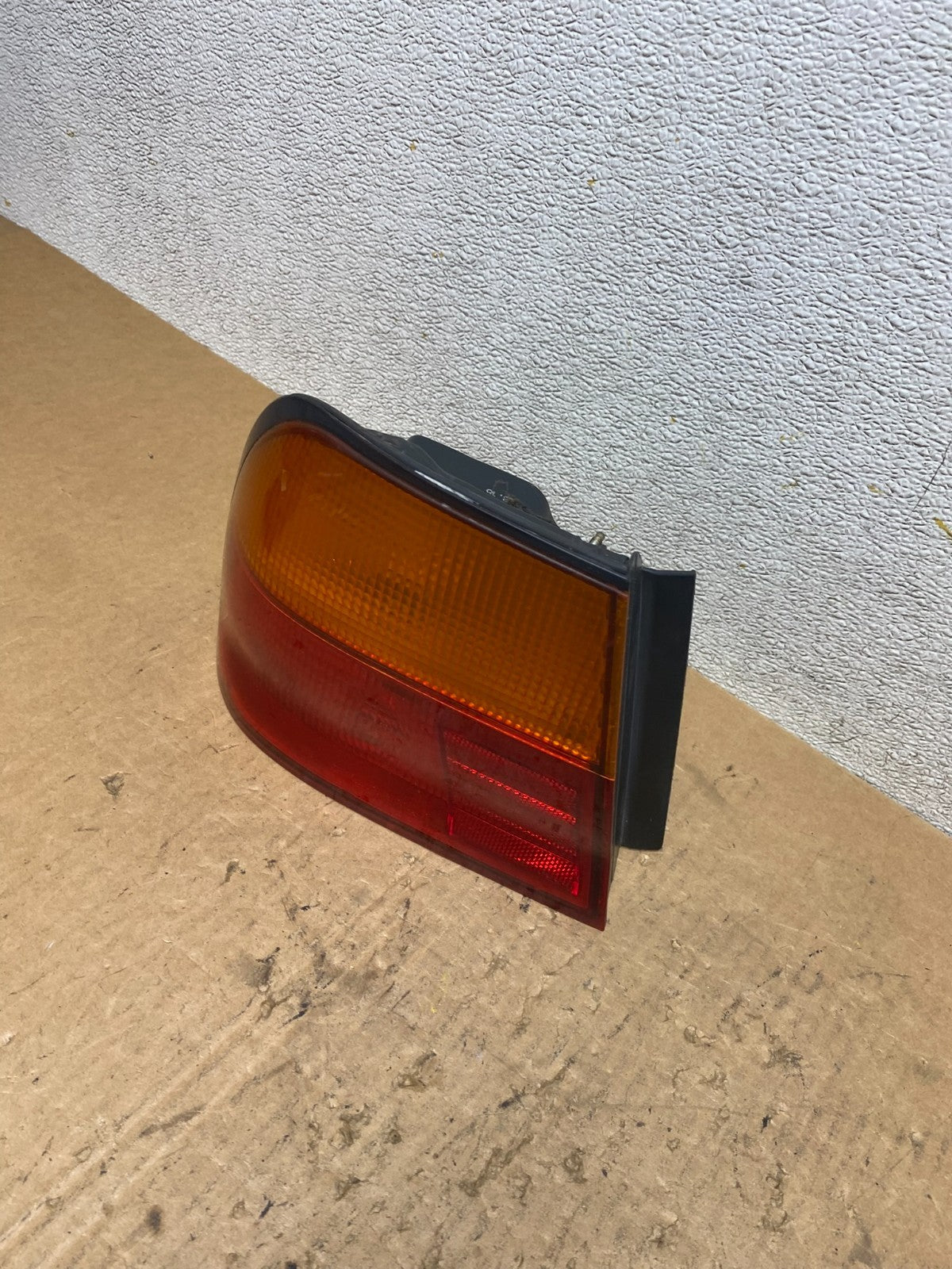 1995 1996 Nissan Maxima Left Driver LH Side Tail light Oem Q7889 DW1