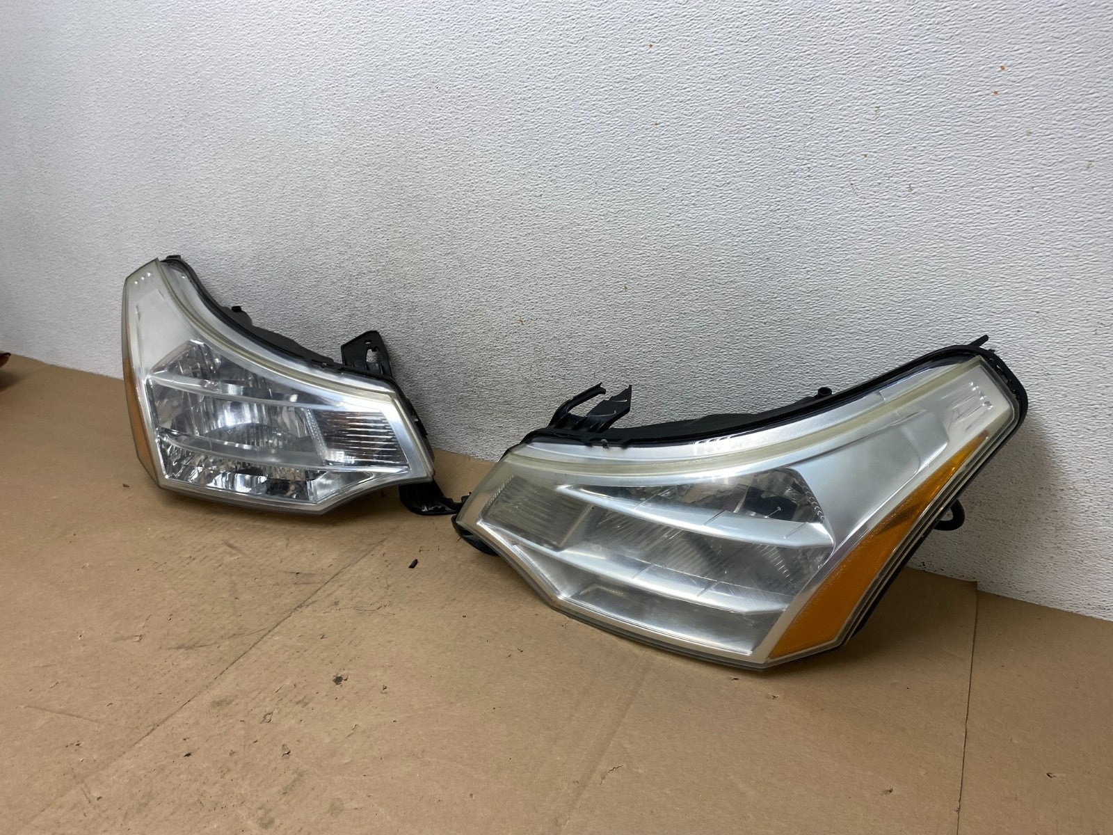 2008 2009 2010 2011 Ford Focus Left+Right Headlights Halogen AG4655 DW1