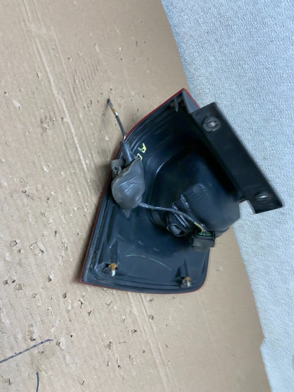 2003 to 2006 Lincoln Navigator Left Driver LH Side Tail Light OEM AB1425 LK4