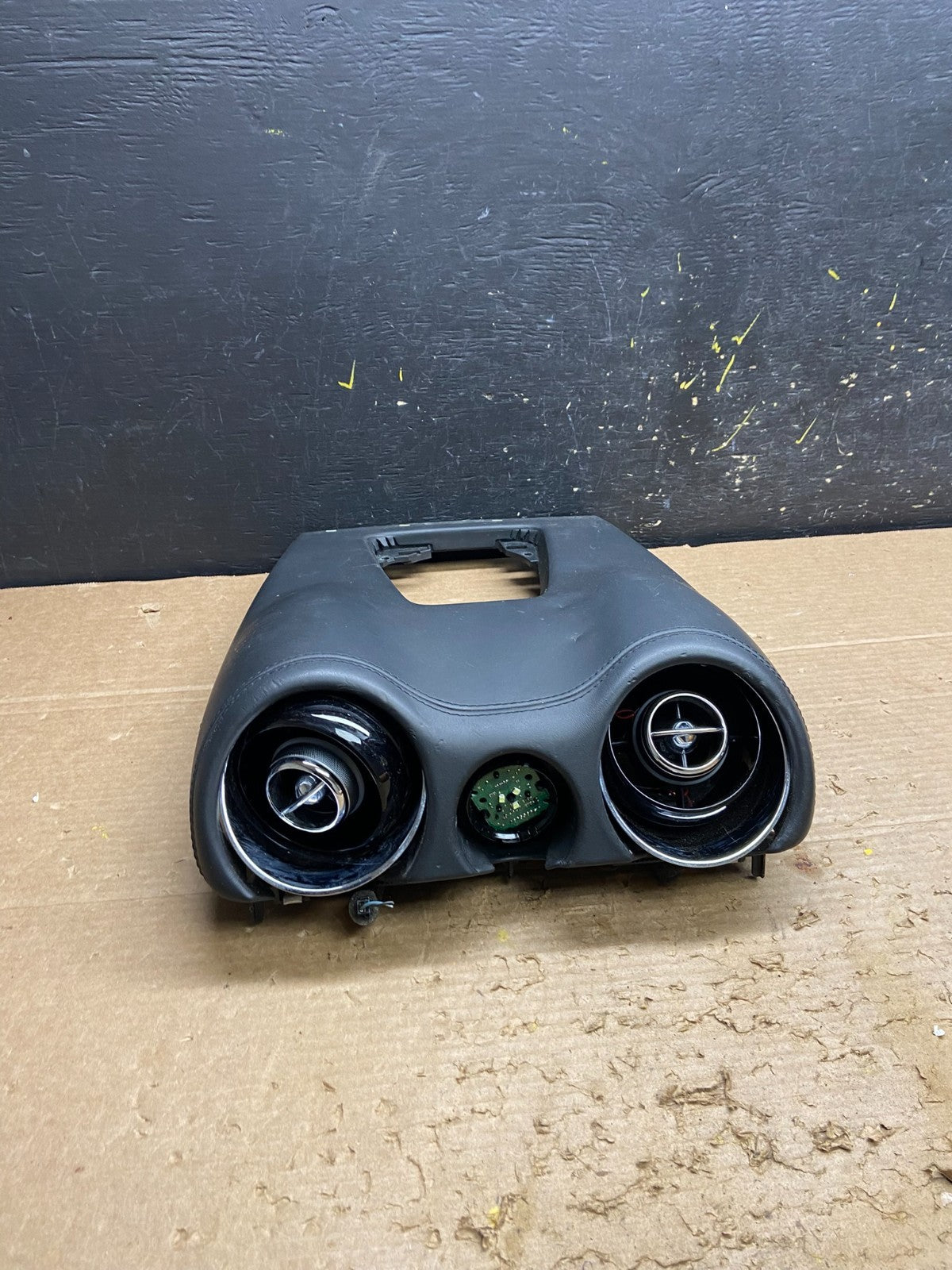 2010 to 2013 Jaguar XJ Dash Center Air Vent OEM W2063 PS0