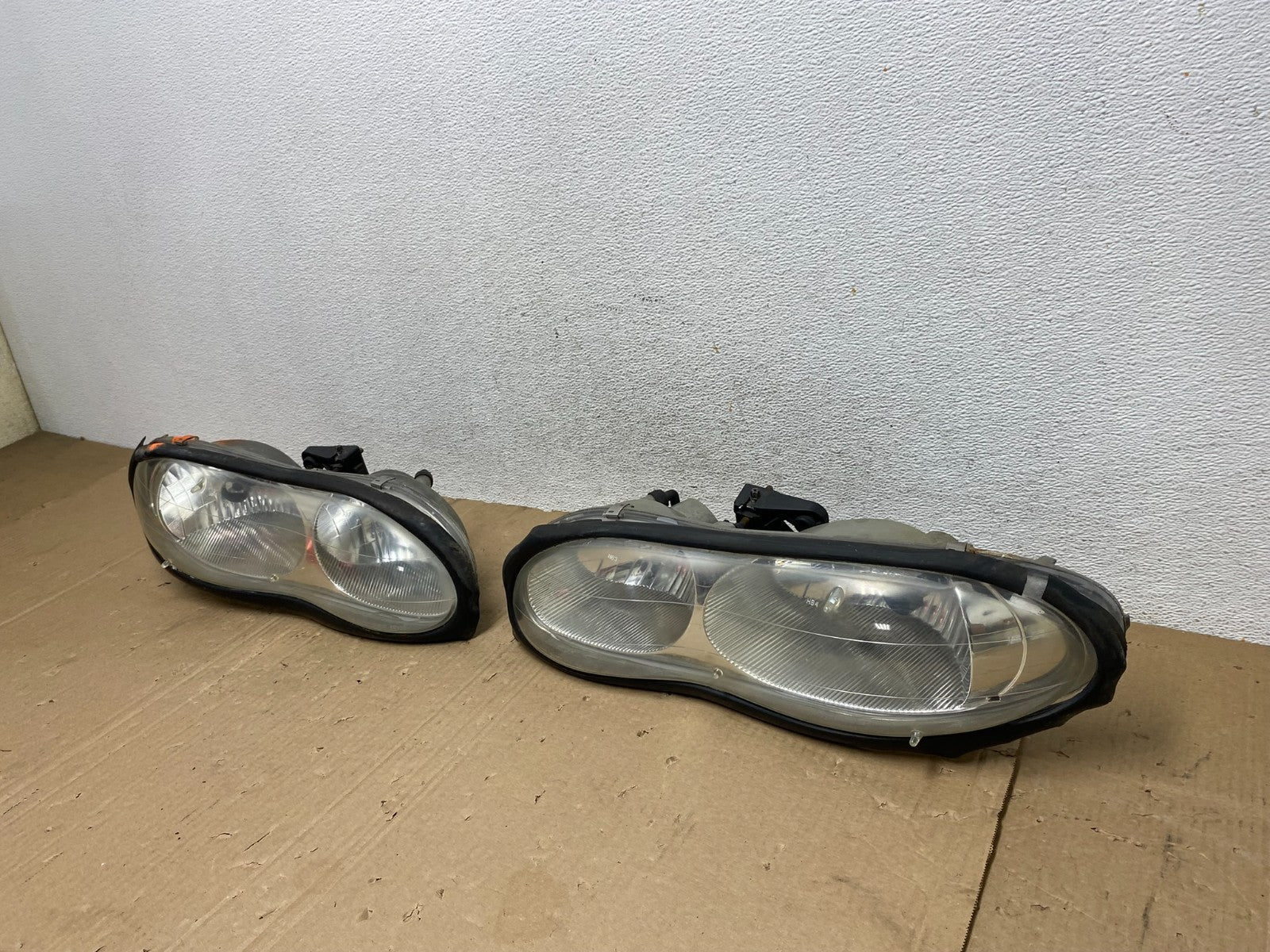 1998 to 2002 Chevrolet Camaro Pair Left and Right Headlights AE9157 DW1