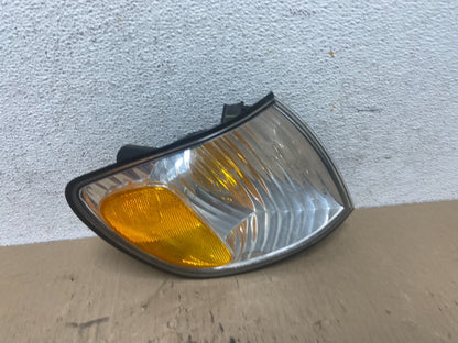 2001 to 2003 Toyota Sienna Turn Signal Right Passenger RH Lamp AF7039 DW0