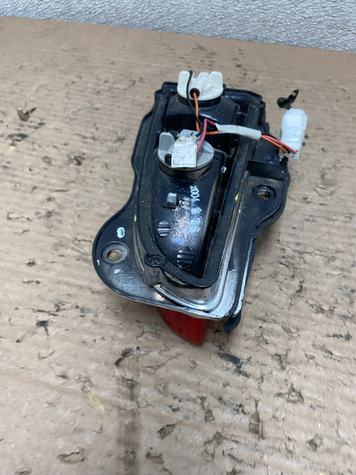 2004-2006 Hyundai Elantra Hatchback Right Passenger Inner  Tail Light AA9796 LK5