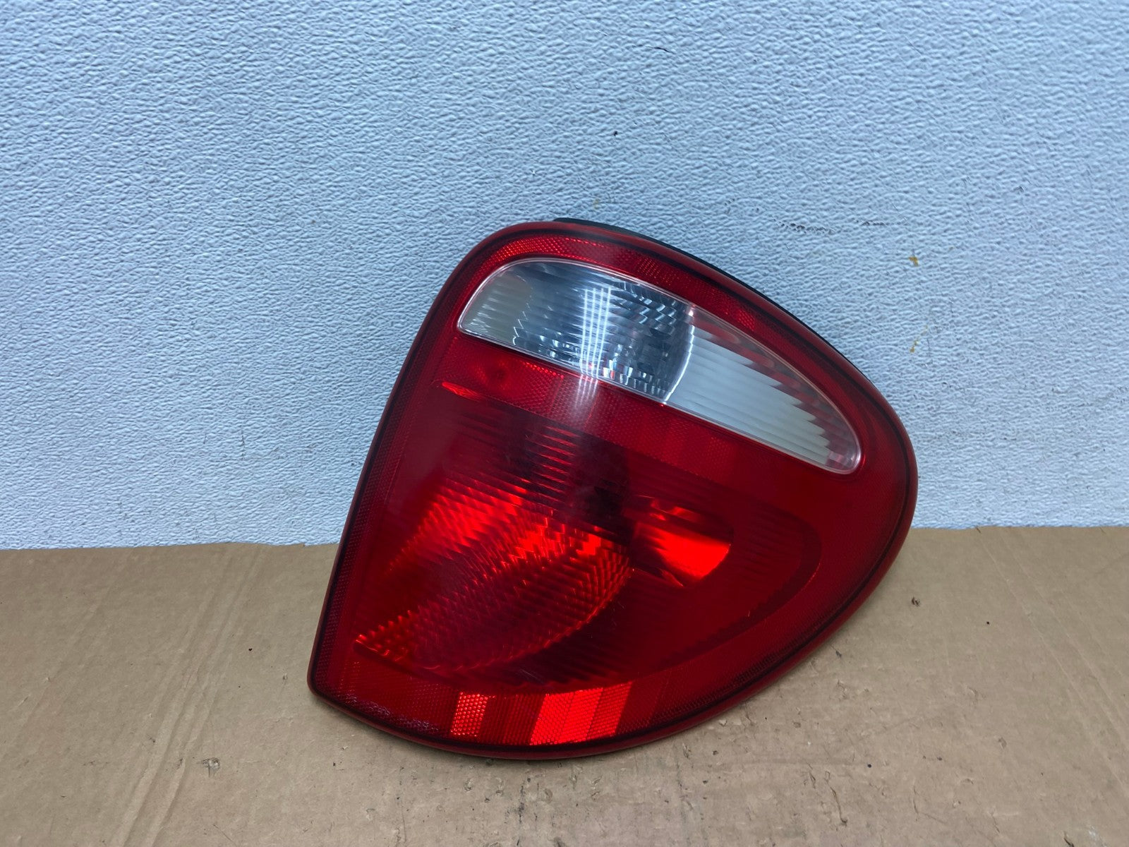 2004 - 2007 Dodge Grand Caravan Right Passenger Side Tail Light AD3266 LK0