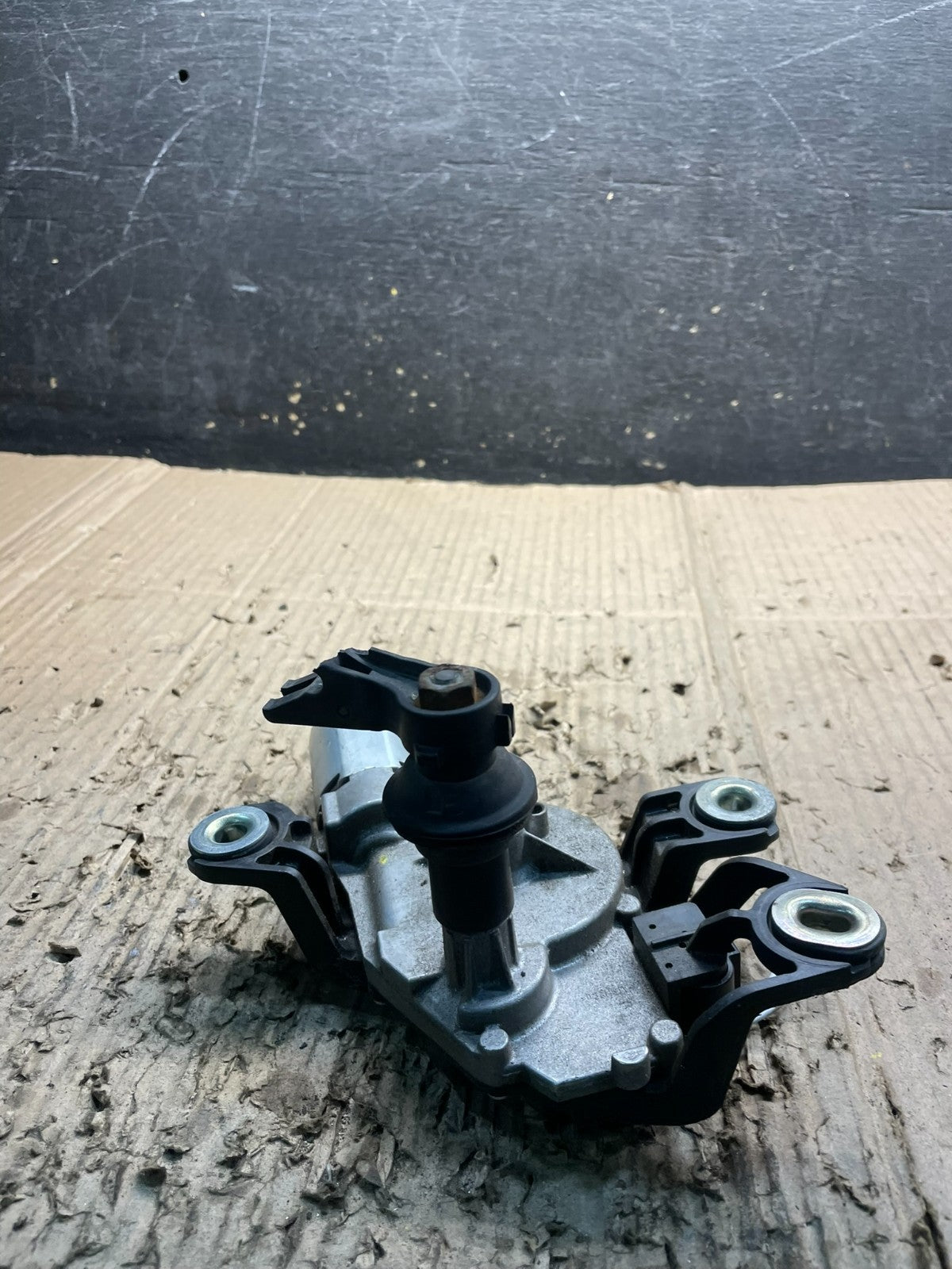 2010 to 2014 Volkswagen Golf Rear Windshield Wiper Motor y0033 DG2