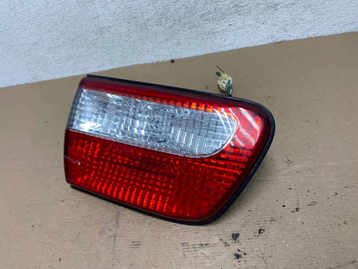 2001 - 2003 Toyota Sienna Right Passenger Rh Side Inner Tail Light AE4590 LK1