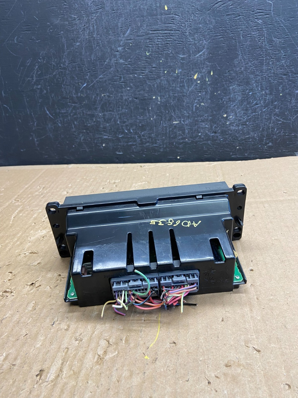 2003 to 2006 Lincoln Town Car Climate Control Panel ad6835 DG3