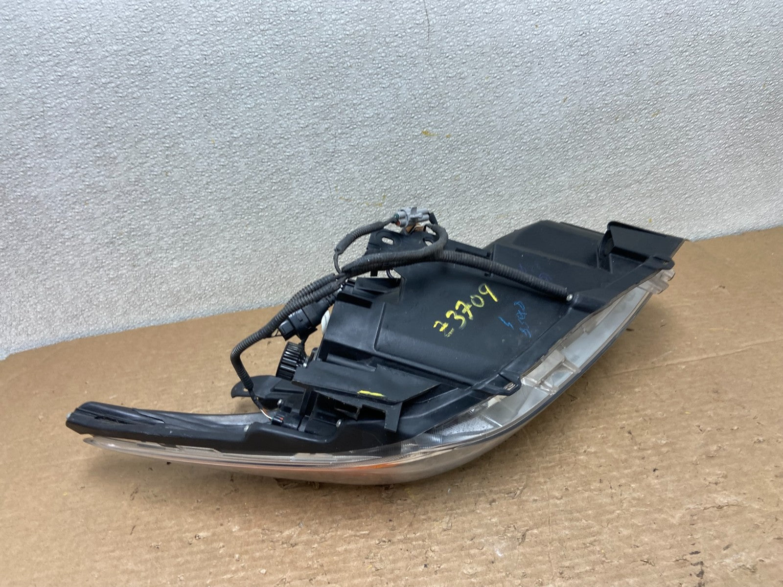 2010 - 2011 Toyota Prius Left Driver Side Halogen Headlight OEM Z3709 PS9