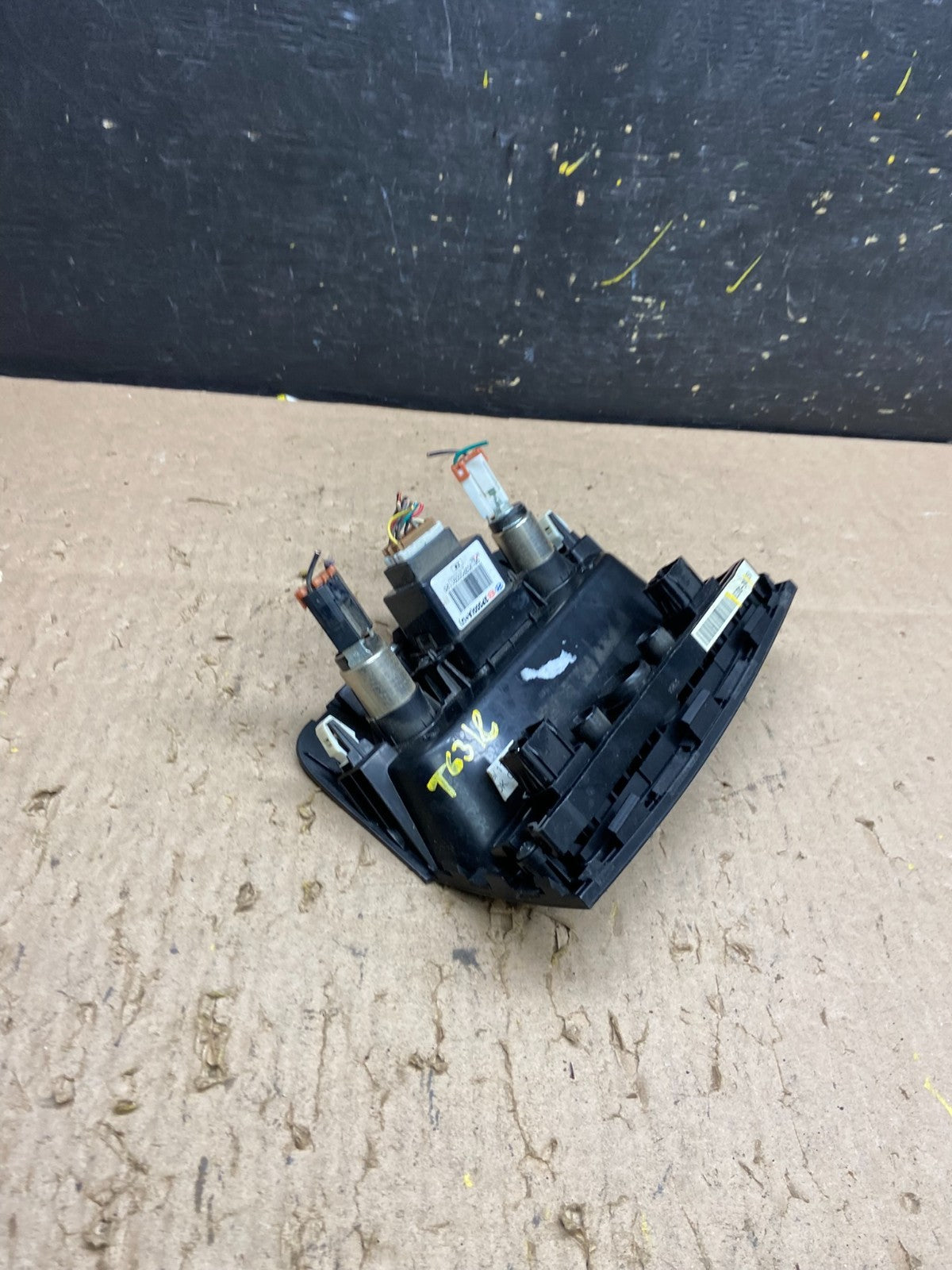 2011-2013 Kia Sorento Center Console Aux USB Power Outlet T6318 DG4