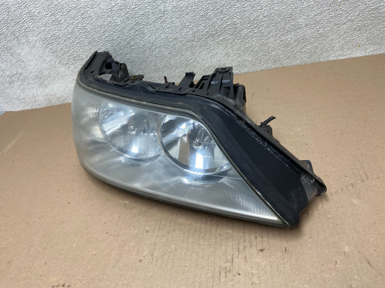 2005 to 2011 Lincoln Town Car Right Passenger Rh Side Headlight AB5017 DW1