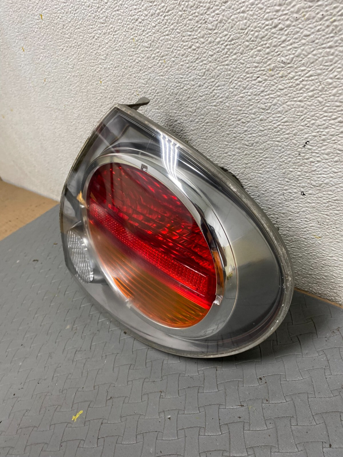 2002 2003 Nissan Maxima Right Passenger RH Side Tail Light A4266 DG11