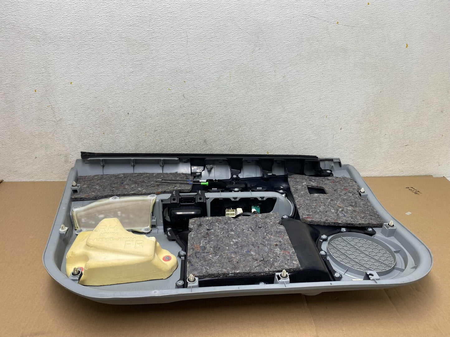 2012 2013 2014 Toyota Prius C Front Right Passenger Interior Door Panel D1150 DG9