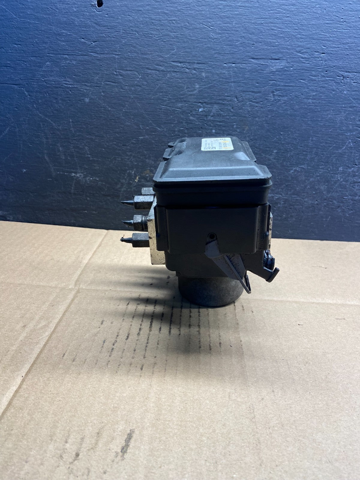 2011 - 2014 Ford E250 E350 Van ABS Anti Lock Brake Pump Module AD1782 DG4