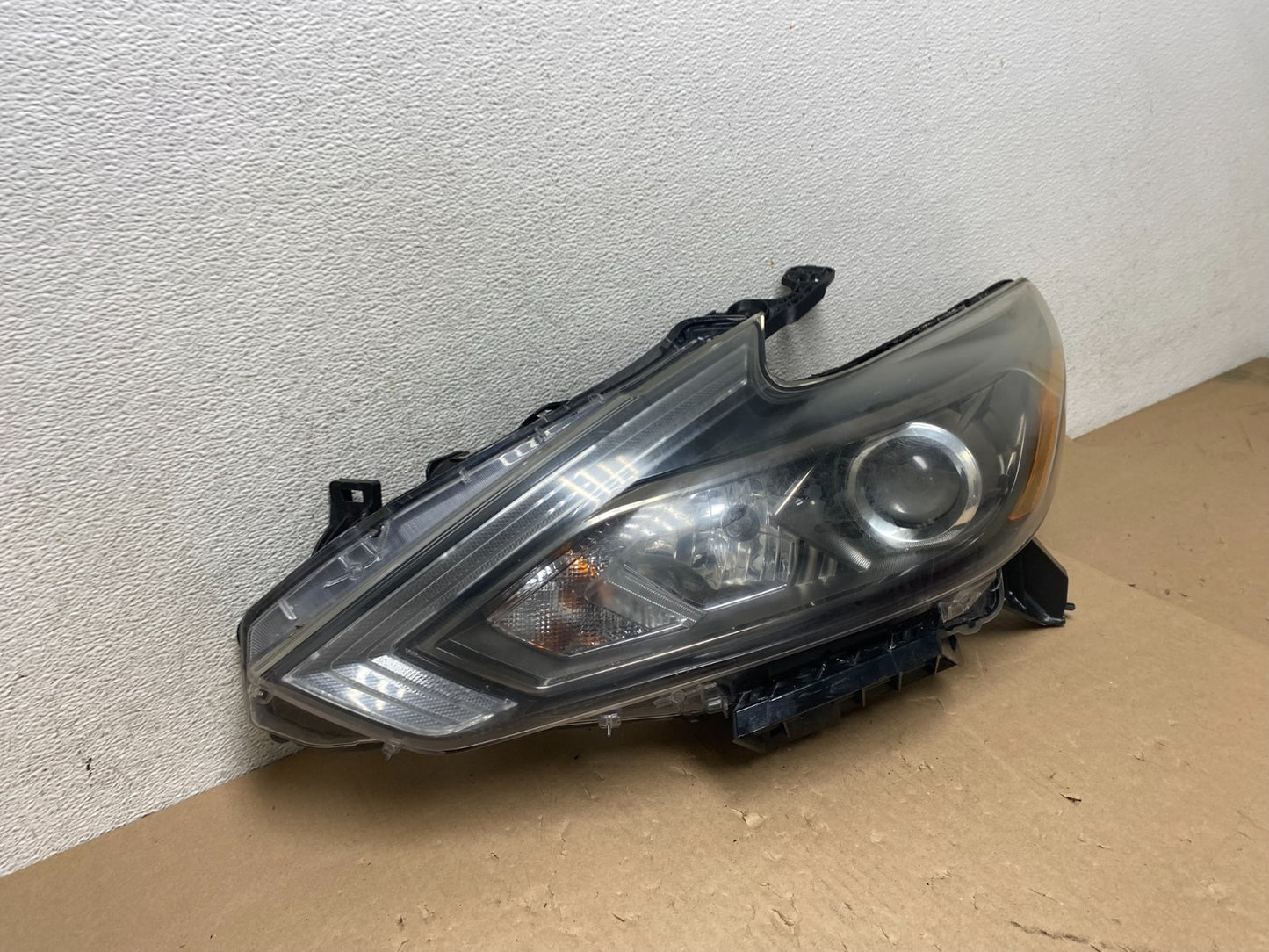 2016 - 2018 Nissan Altima Left Driver LH Halogen Headlight DEPO AG5794 DW2