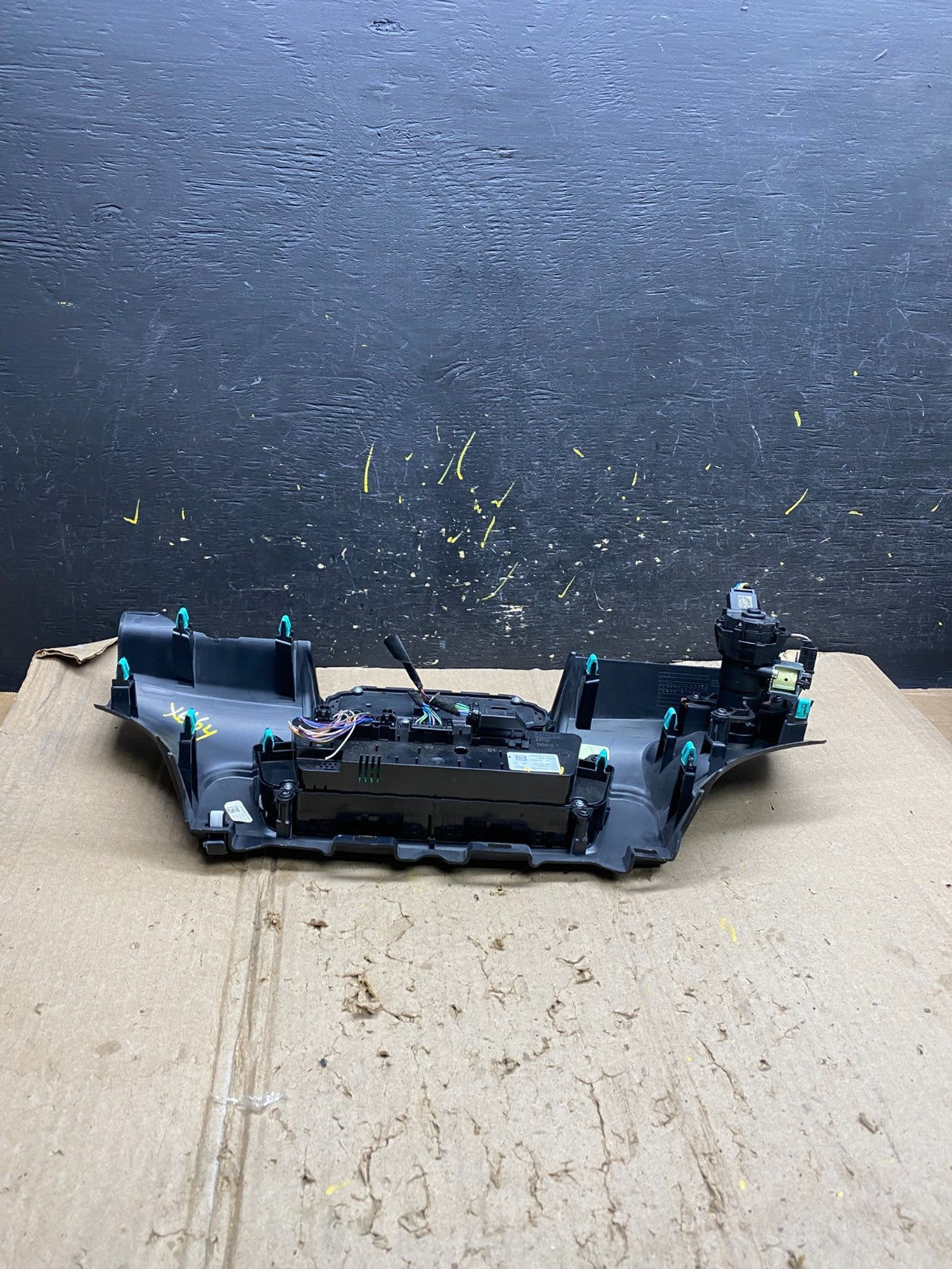 2020 to 2023 Ford  Explorer Radio Climate Control Panel Trim Oem X6164 DG5