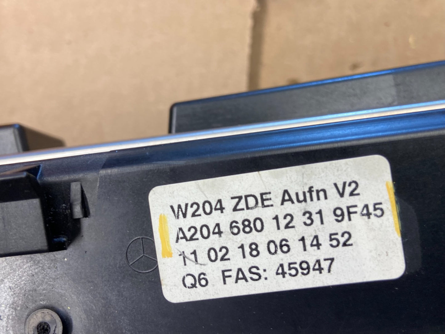 2008-2011 Mercedes W204 C300 Navigation Display Screen Monitor w/Cover af1790 DG6