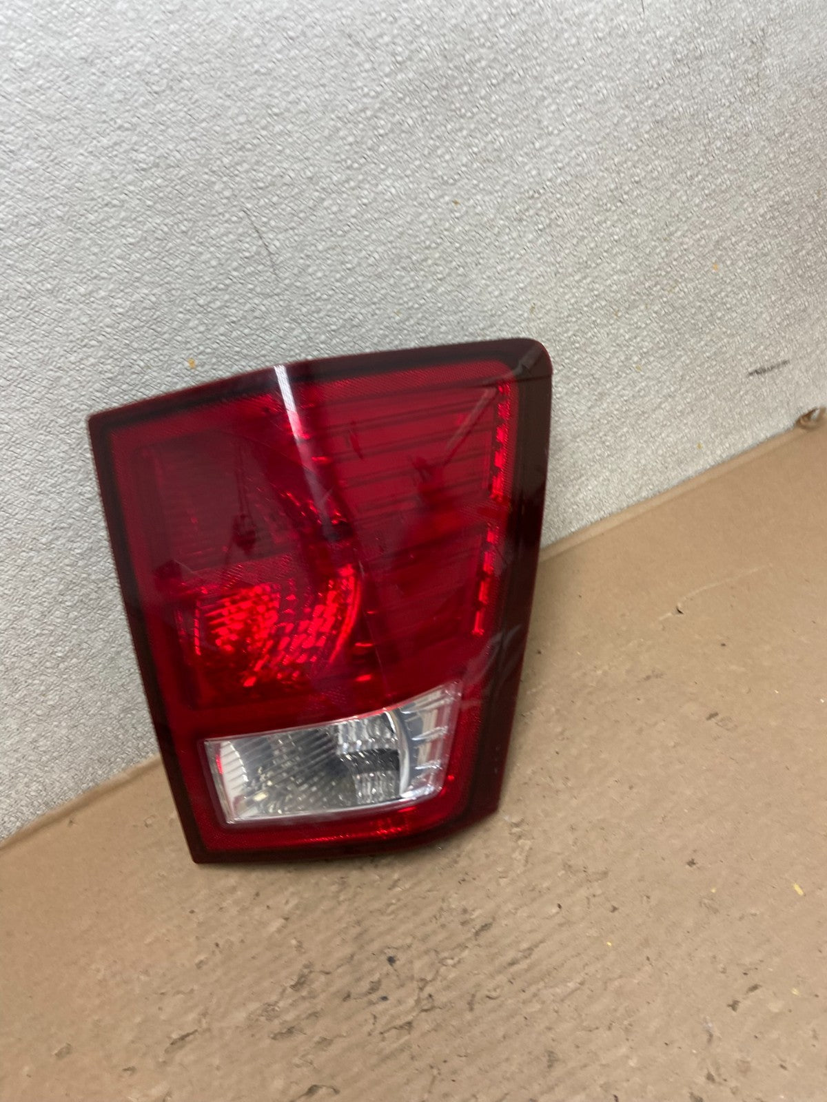 2007 to 2010 Jeep Grand Cherokee Right Passenger Side Tail Light AB0811 LK2