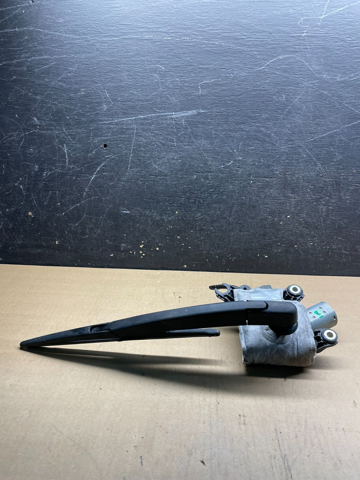 2013-2016 Nissan Pathfinder Back Door Rear Wiper Motor Wiper Blade W4330 DG3
