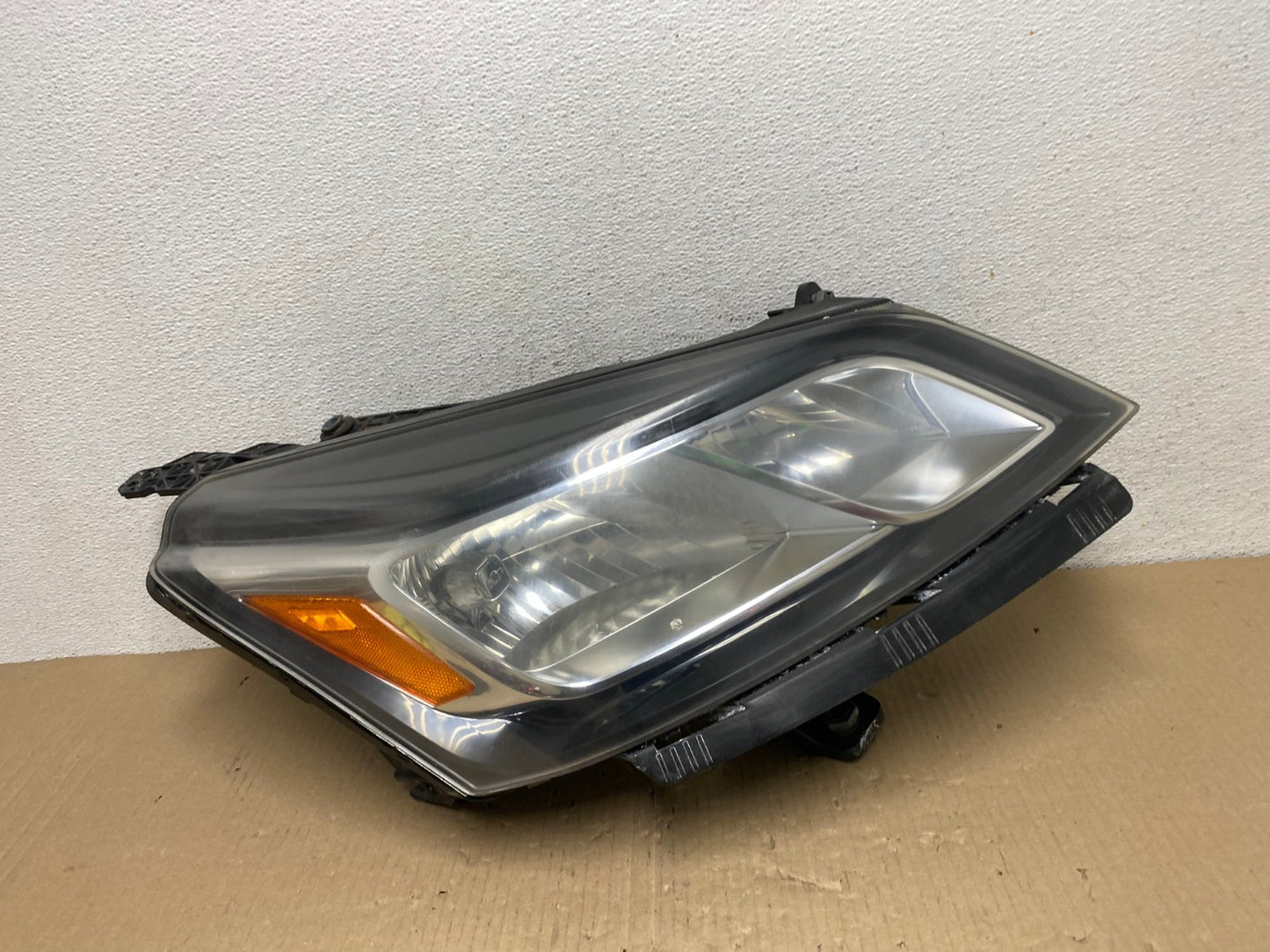 2013-2017 Chevrolet Traverse Right Passenger Side Halogen Headlight AE9612 LK0