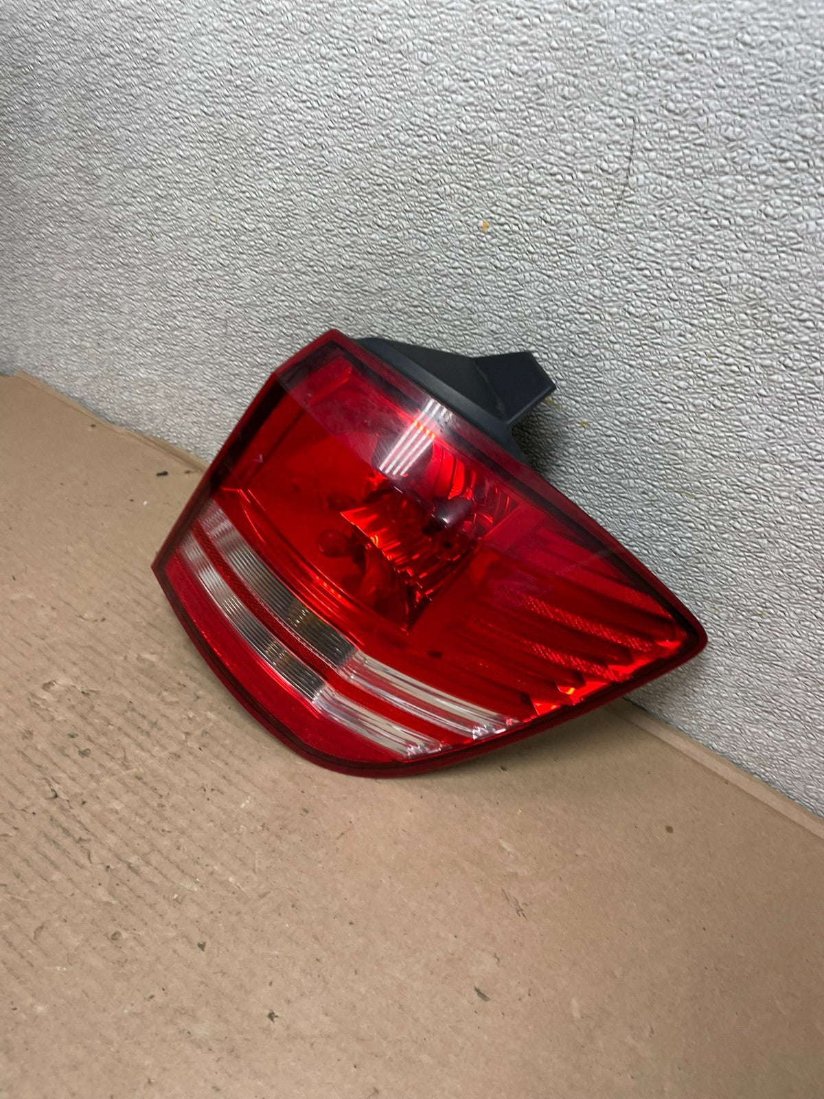2009 - 2011 Dodge Journey Right Passenger Side Tail Light Oem AB0012 LK1