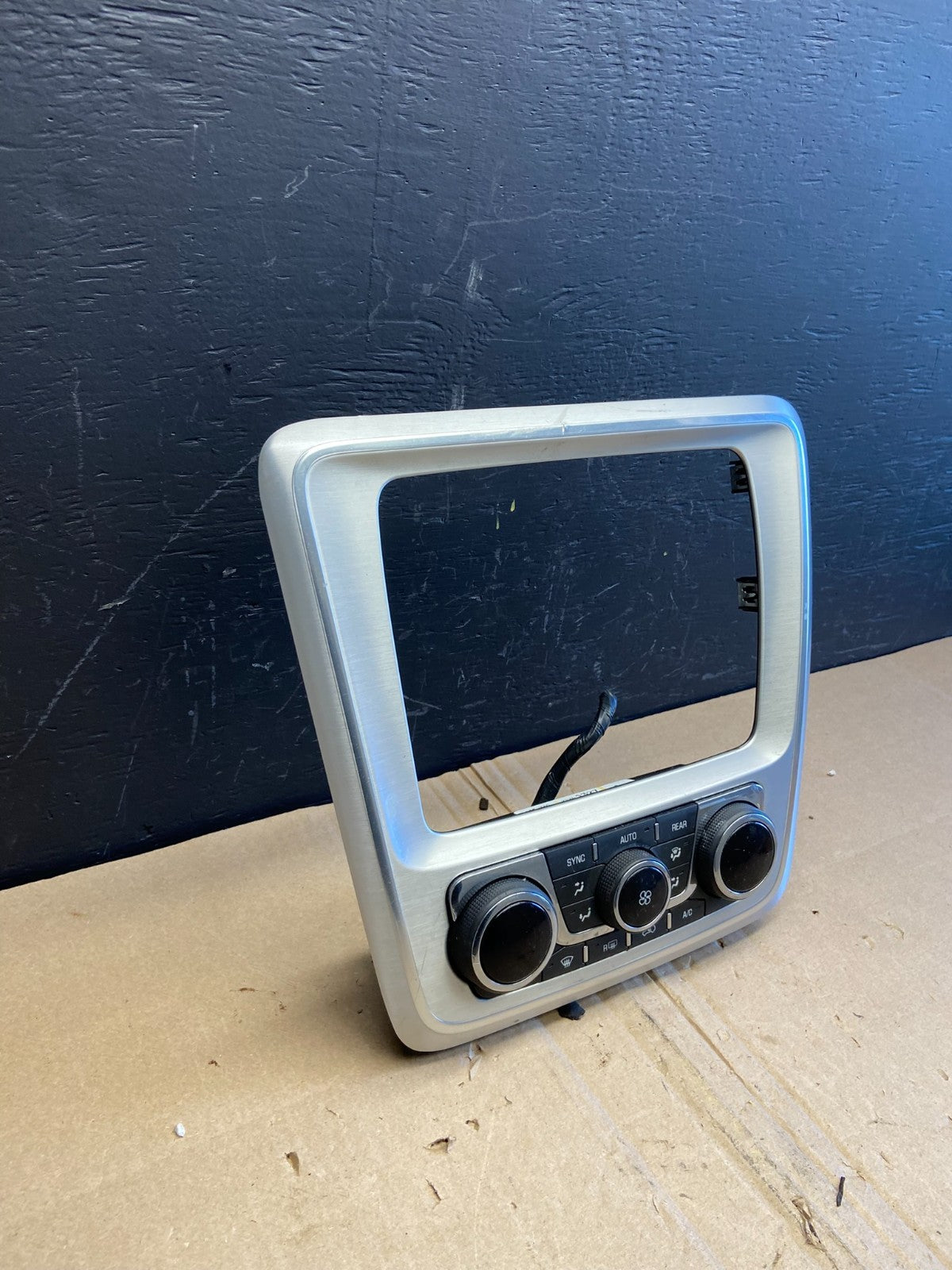 2013 - 2016 GMC Acadia A/C Heater Climate Control Radio Panel Bezel OE ab8850 DG2