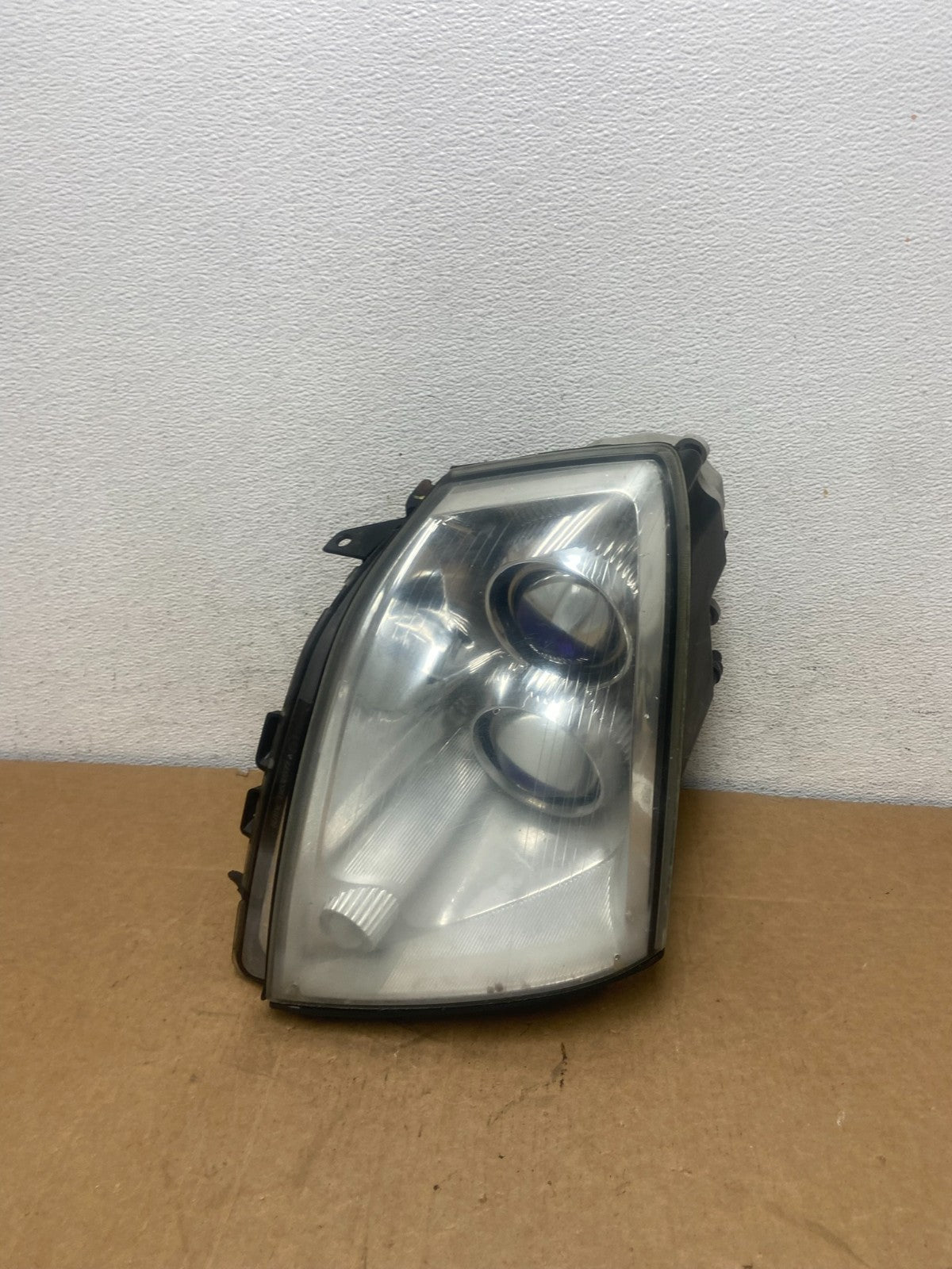 2005 to 2011 Cadillac STS Left Driver LH Side Xenon Headlight AD6039 DW0