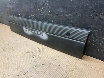 1993-1996 Toyota Corolla  Sedan Rear Center Garnish Panel 76801-12420 Y6513 DG2