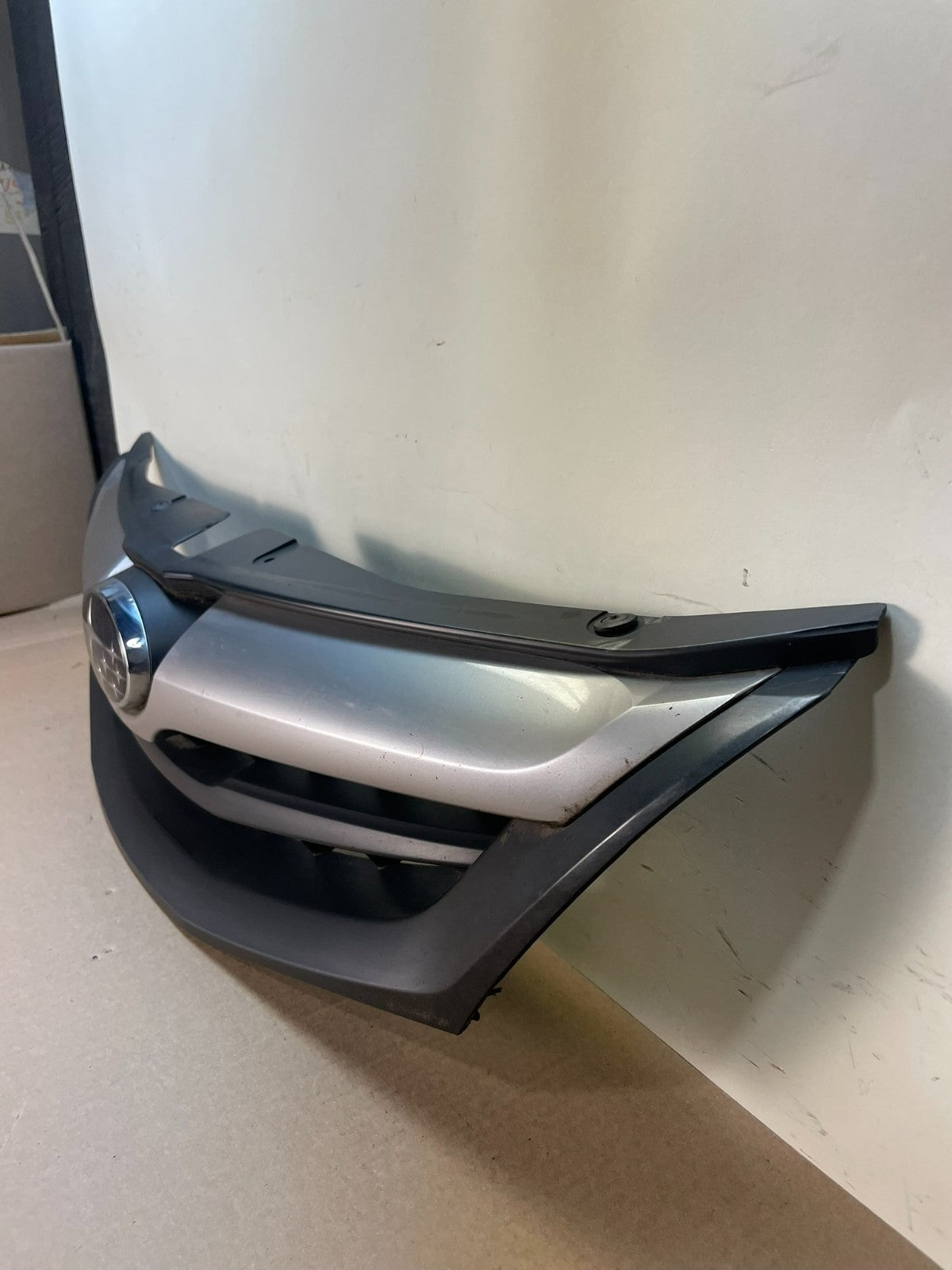 2008 to 2014 Subaru Impreza Hatchback Front Upper Grille Grill AI8637 DG1