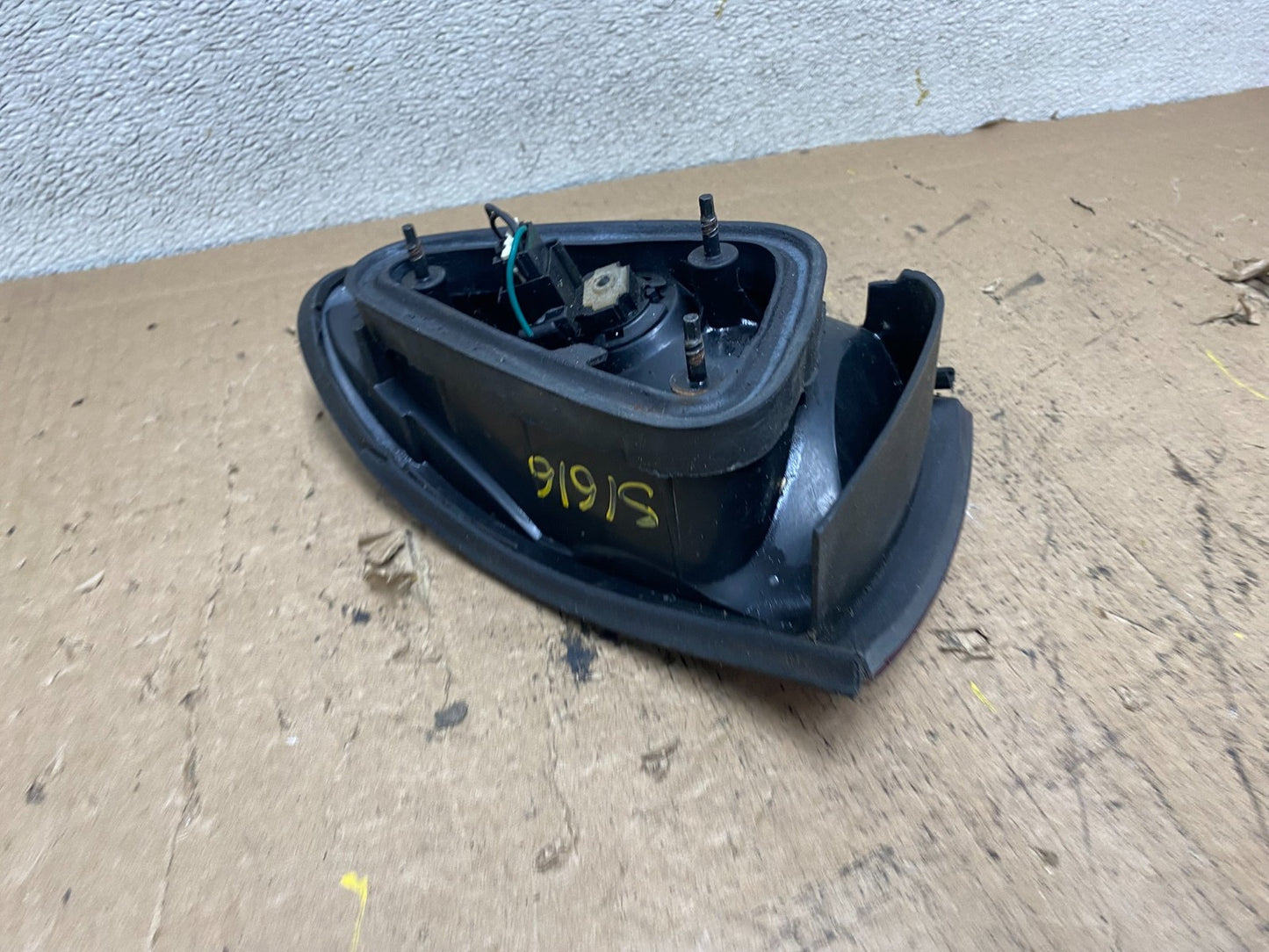 2000 to 2002 Chevrolet Cavalier Right Passenger  Side Tail Light OEM S1616 DW5