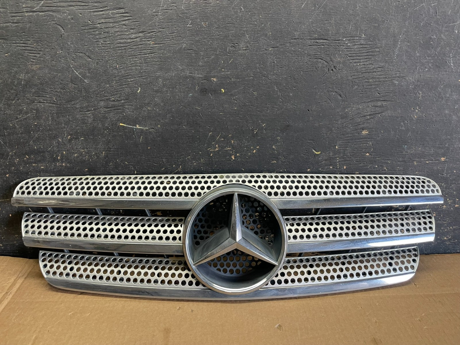 1998 to 2005 Mercedes-Benz ML320 Front Upper Grille Grill OEM AB3001 DG0