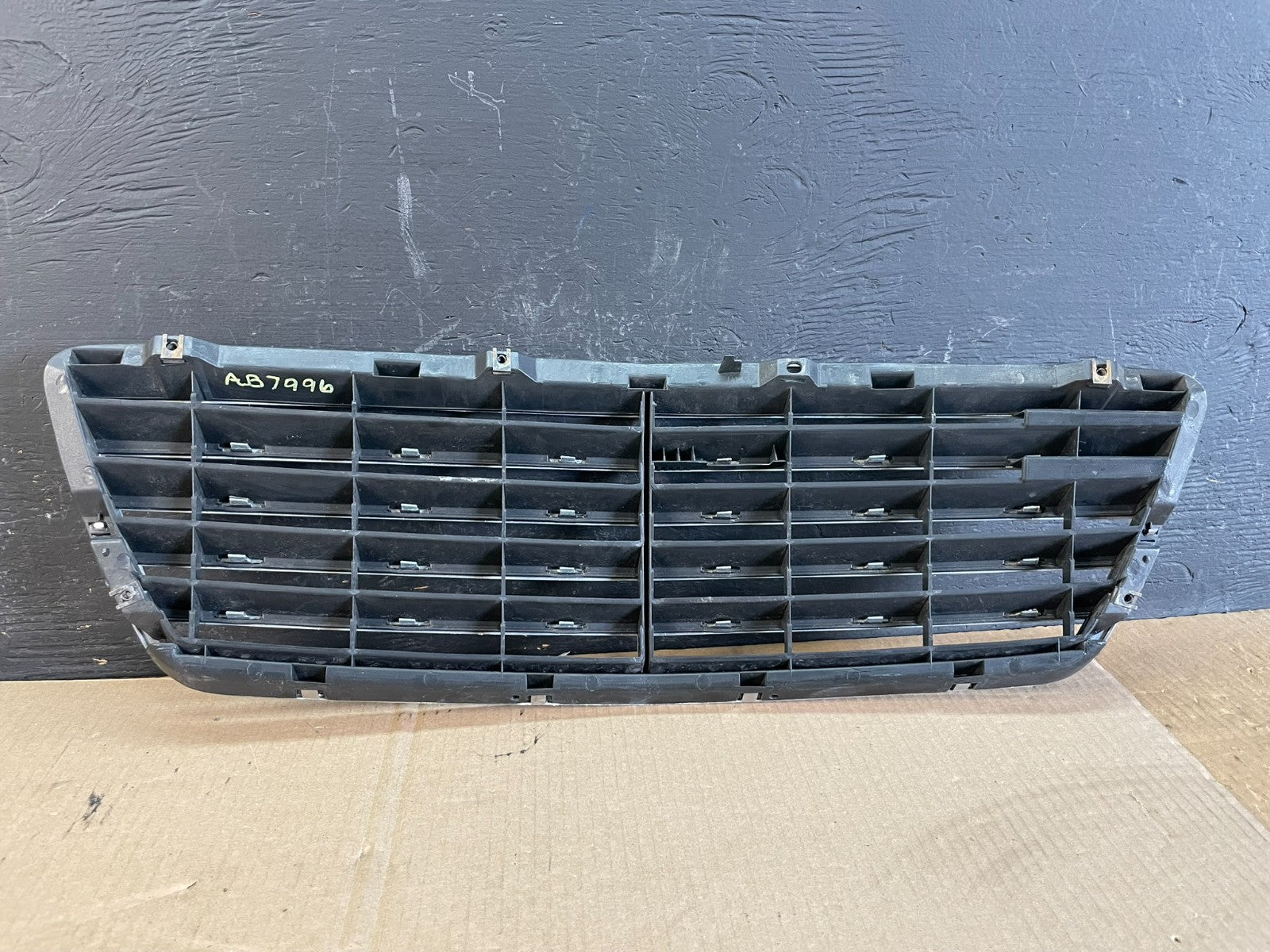 2000 to 2003 Mercedes Benz E-Class E320 E55 Front Upper Grill Grille AB79963