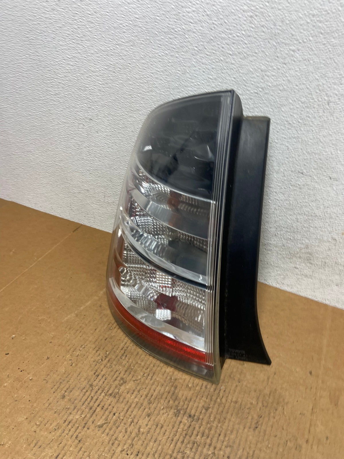 2004 2005 Toyota Prius Tail Light Left Driver Lh Side AE0642 LK1