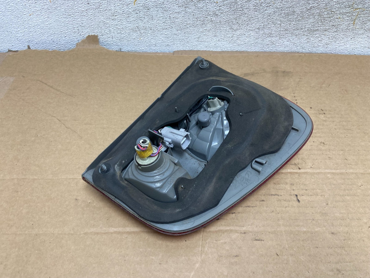 2005 - 2007 Toyota Sequoia Right Passenger RH Tail Light Inner AH7782 DW4