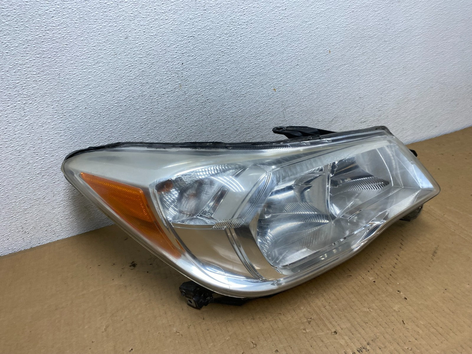 2014 to 2016 Subaru Forester Right Passenger Headlight Halogen AD0872 DW2