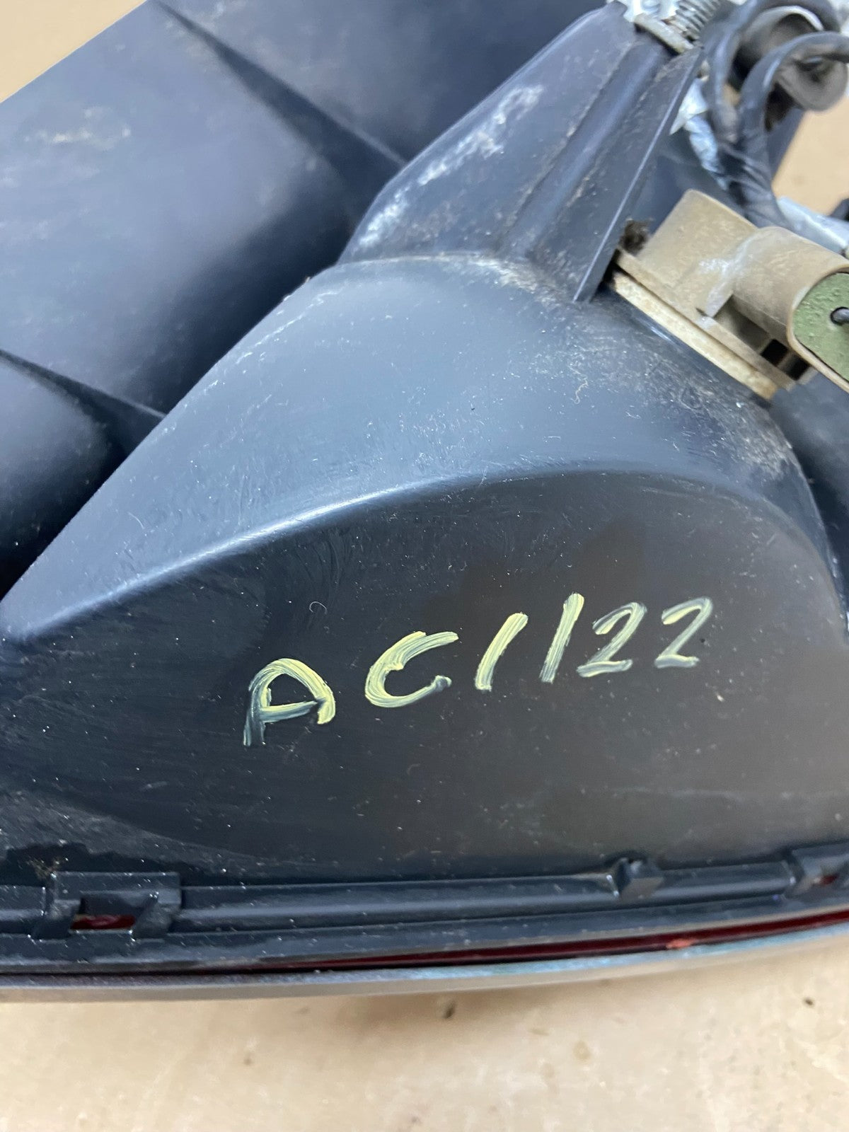 1998-2003 Ford Crown Victoria Left Driver Lh Side Tail Light Oem AC1122 DW7