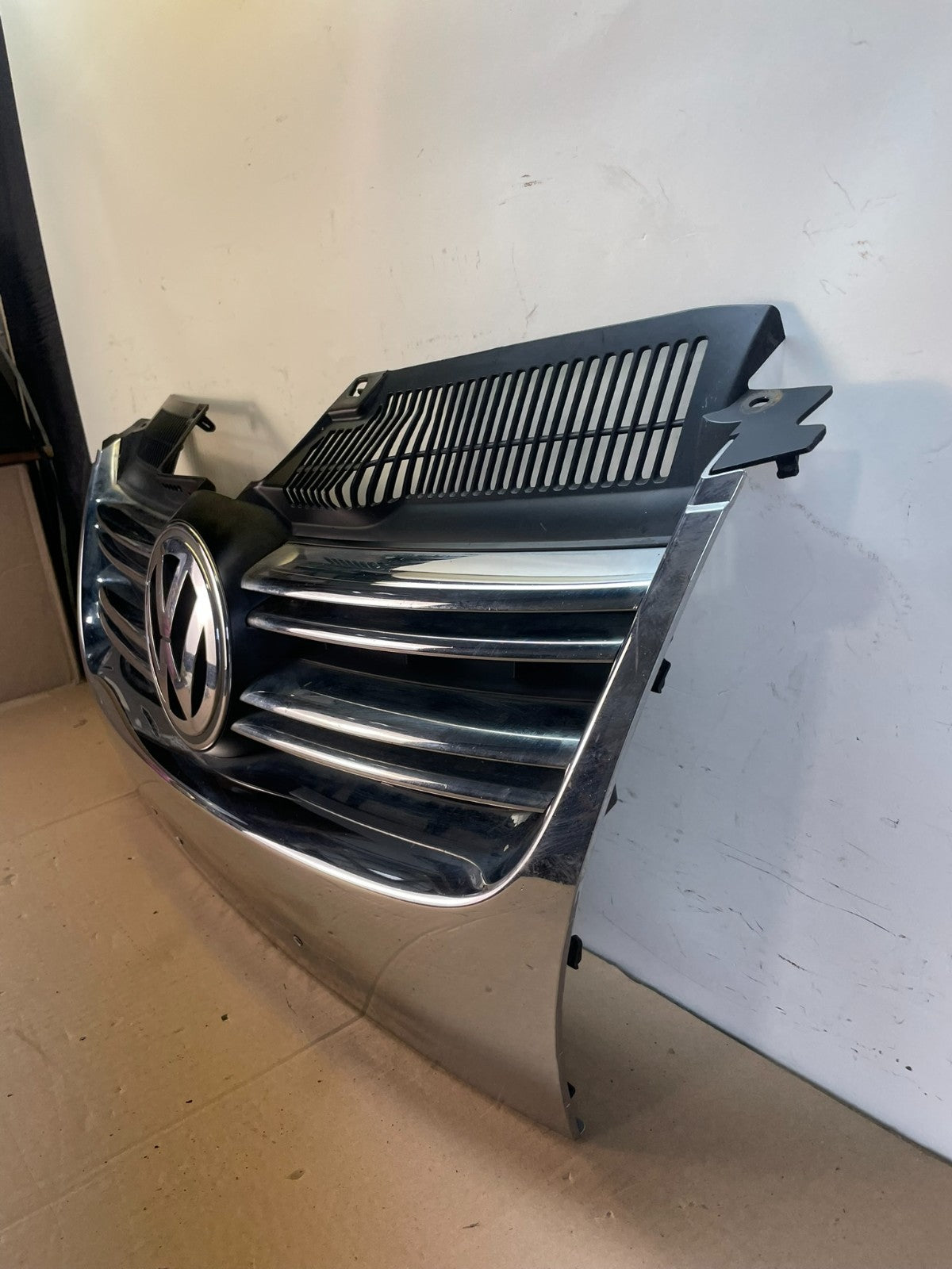 2005-2010 Volkswagen Jetta Front Upper Grille Grill Chrome AG7699 DG1