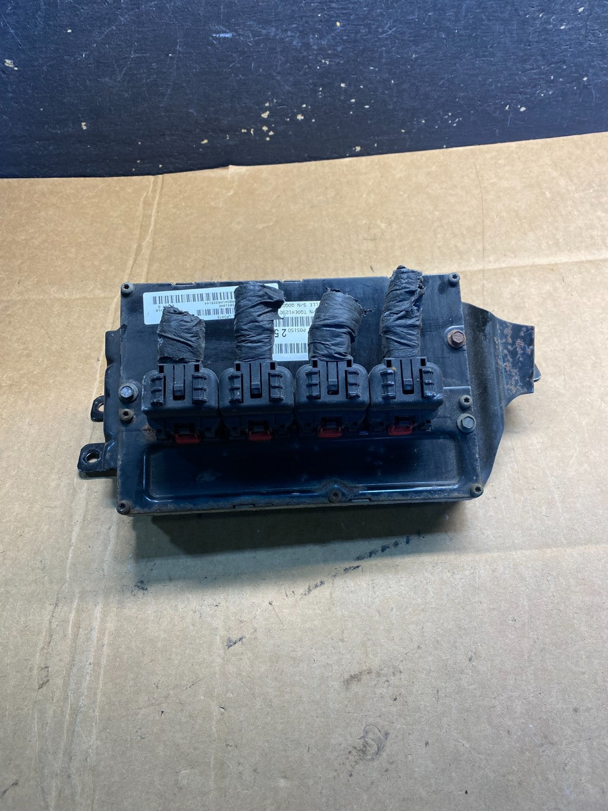 2010 Dodge Caravan Town & Country  Engine Control p68050410ae ab3634 DG1
