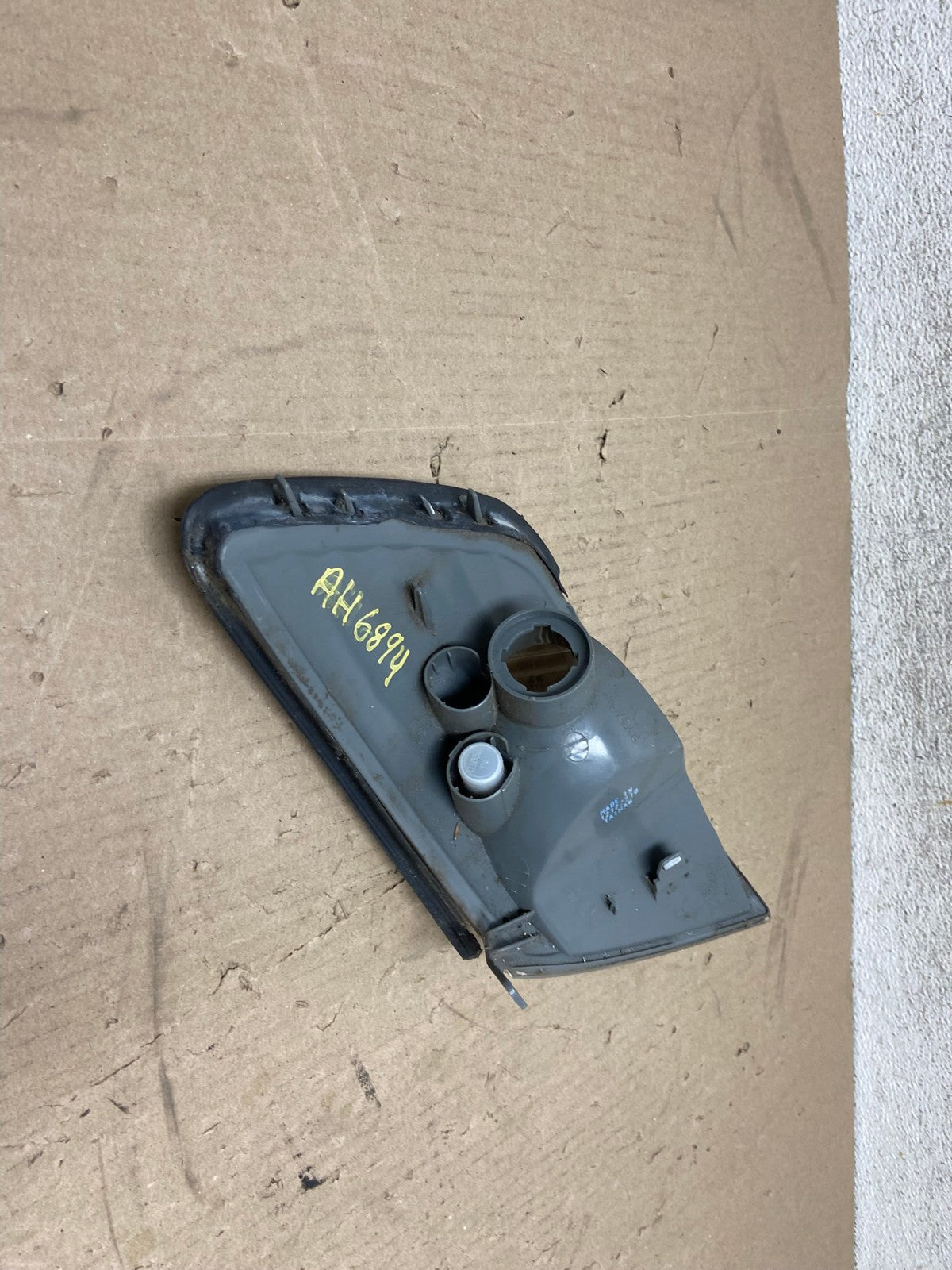 2000 to 2001 Lexus ES300 Right Passenger RH Side Turn Signal AH6894 LK4