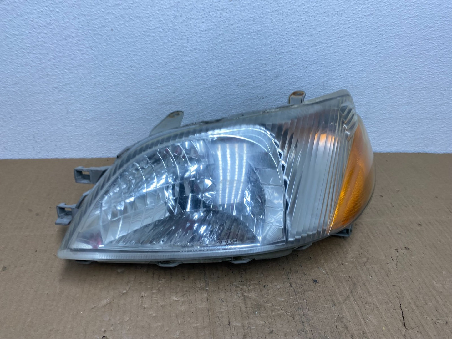 2000 2001 2002 Toyota Echo Left Driver LH Side Headlight AB8446 DG0