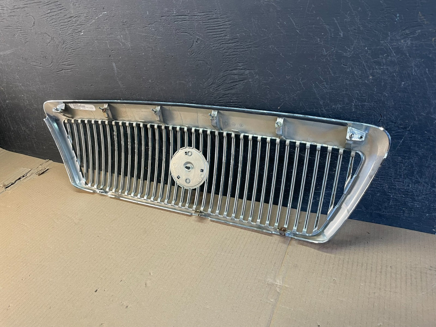 2003 - 2005 Mercury Grand Marquis Front Upper Grill Grille Aftermarket ae3577 DG4