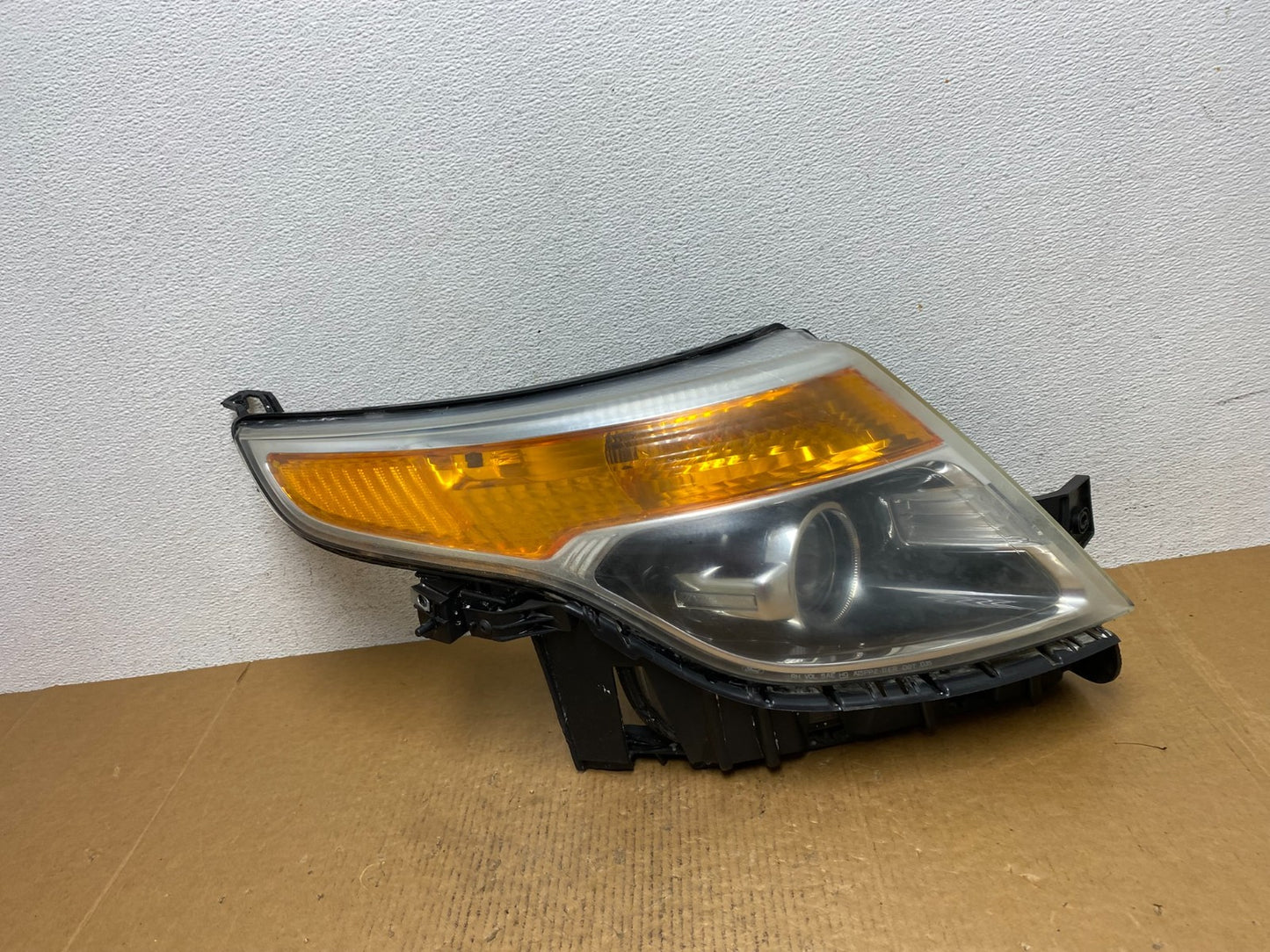2011 to 2015 Ford Explorer Right Passenger Xenon Headlight AE0455 DW0