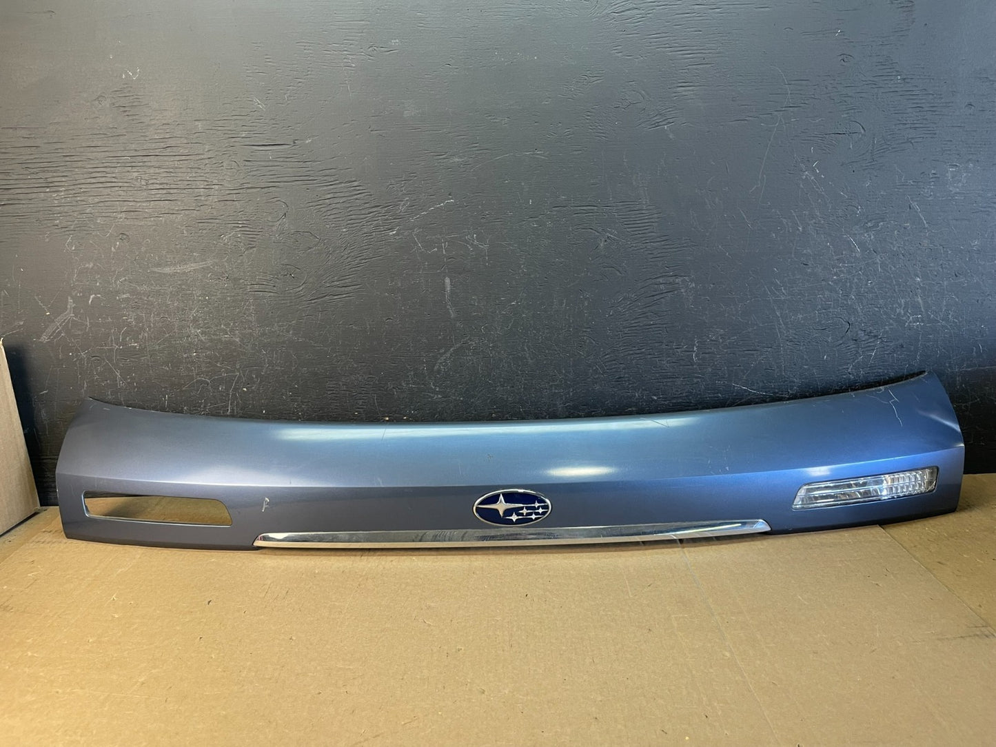 2005-2009 Subaru Legacy Outback Tail Lift Gate Trunk Finish Molding AD0126 DG0
