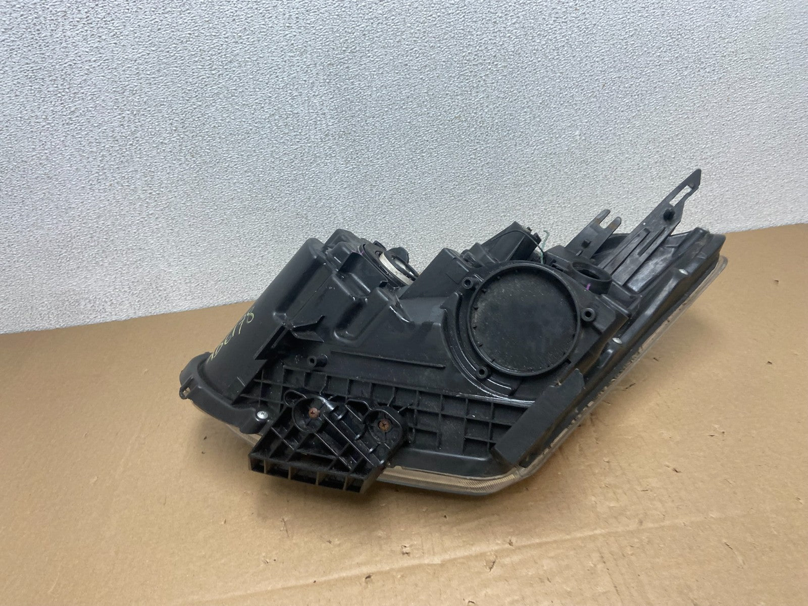 2009-2013 Nissan Rogue Right Passenger Halogen Headlight AB6178 DW6