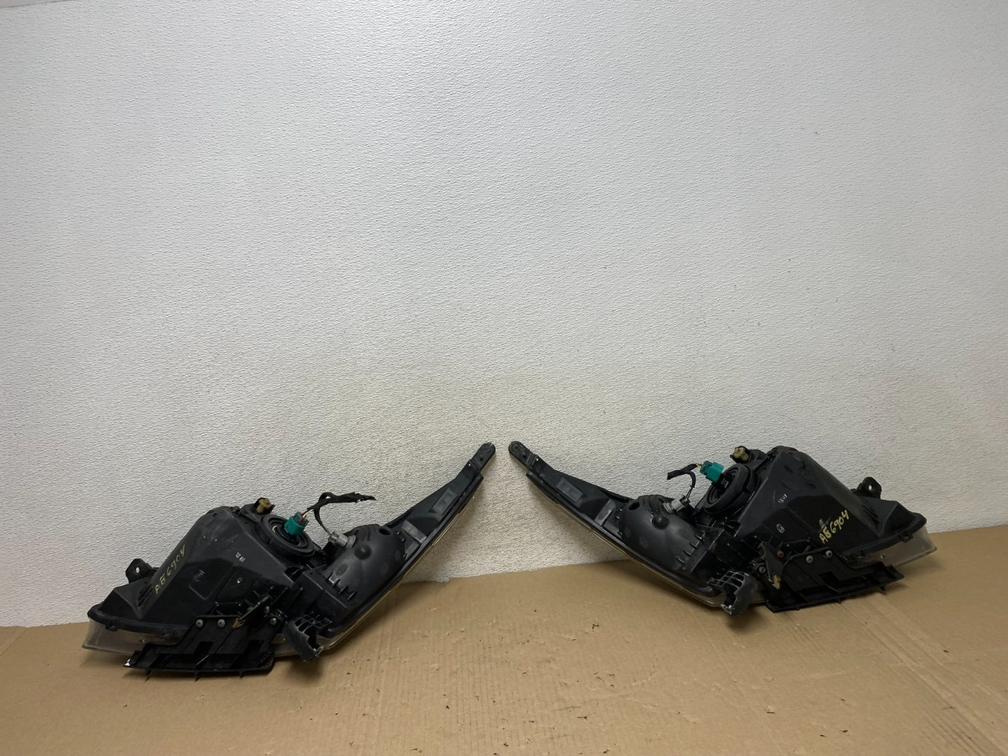 2011 to 2015 Chevrolet Cruze Halogen Left+Right Set Headlights AG6904 DW8