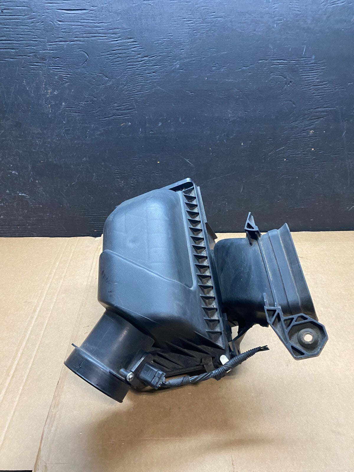 2007 to 2010 Lincoln MKX 3.7L Air Cleaner Box Resonator F69560