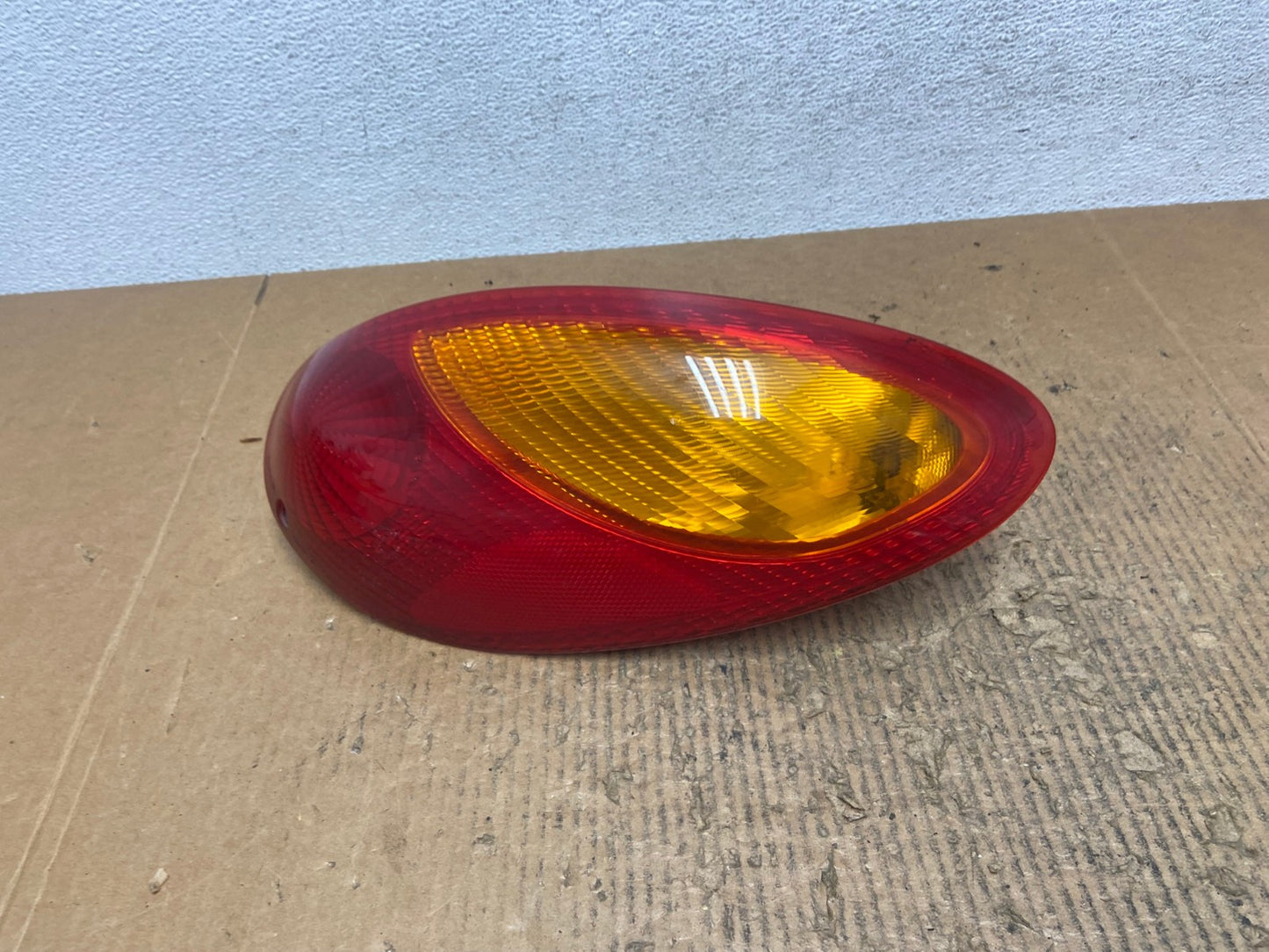 2001 to 2005 Chrysler PT Cruiser Right Passenger Tail Light AE2867 LK1
