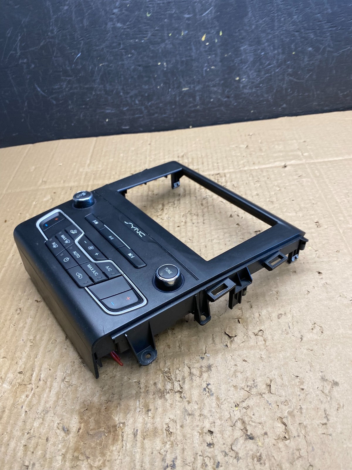 2019 to 2020 Ford Fusion Radio Climate Control A/C Control ad1875 DG2