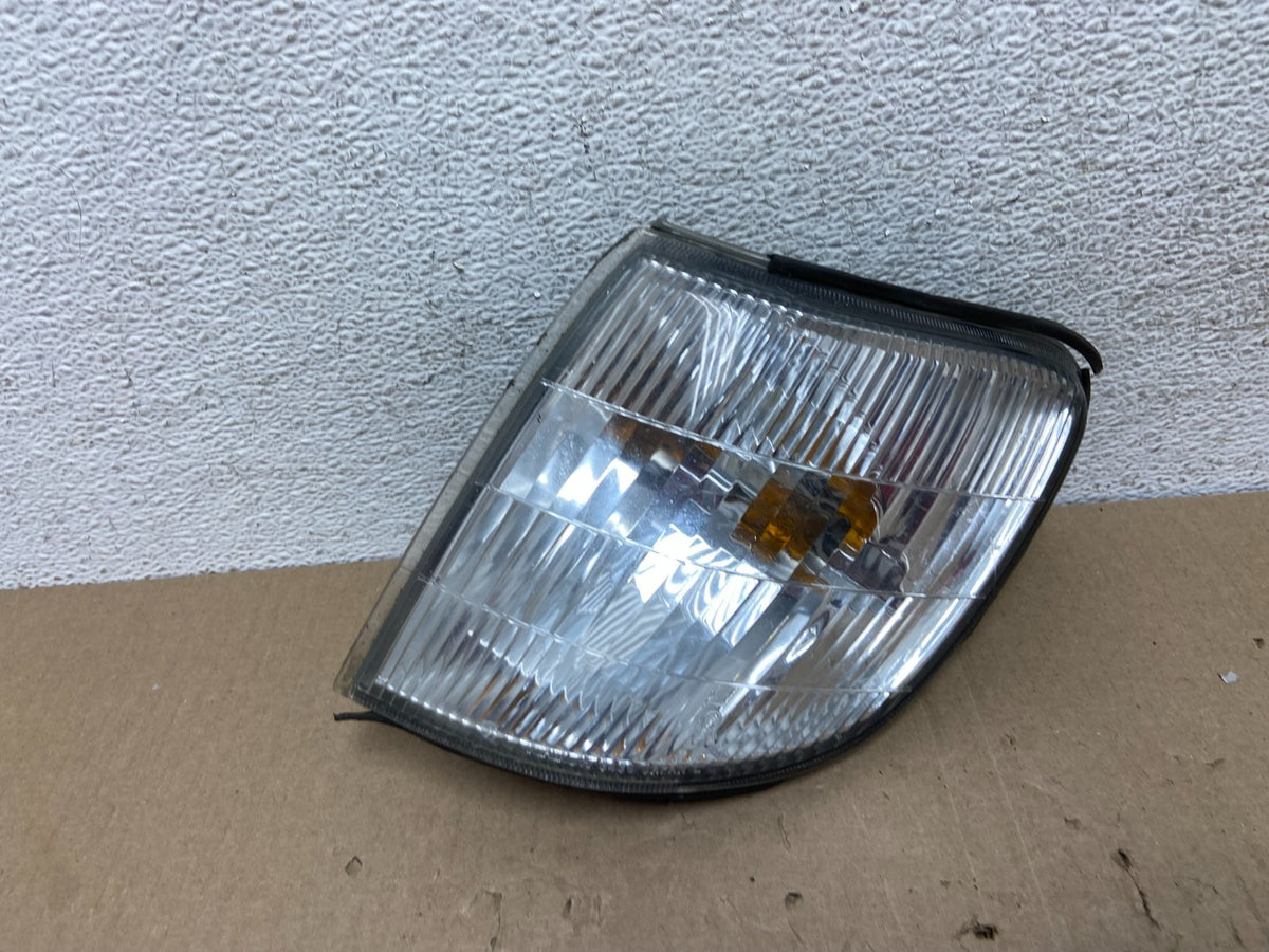 2001 to 2002 Subaru Forester SF5 Left Front Corner Light Indicator Signal AE92390