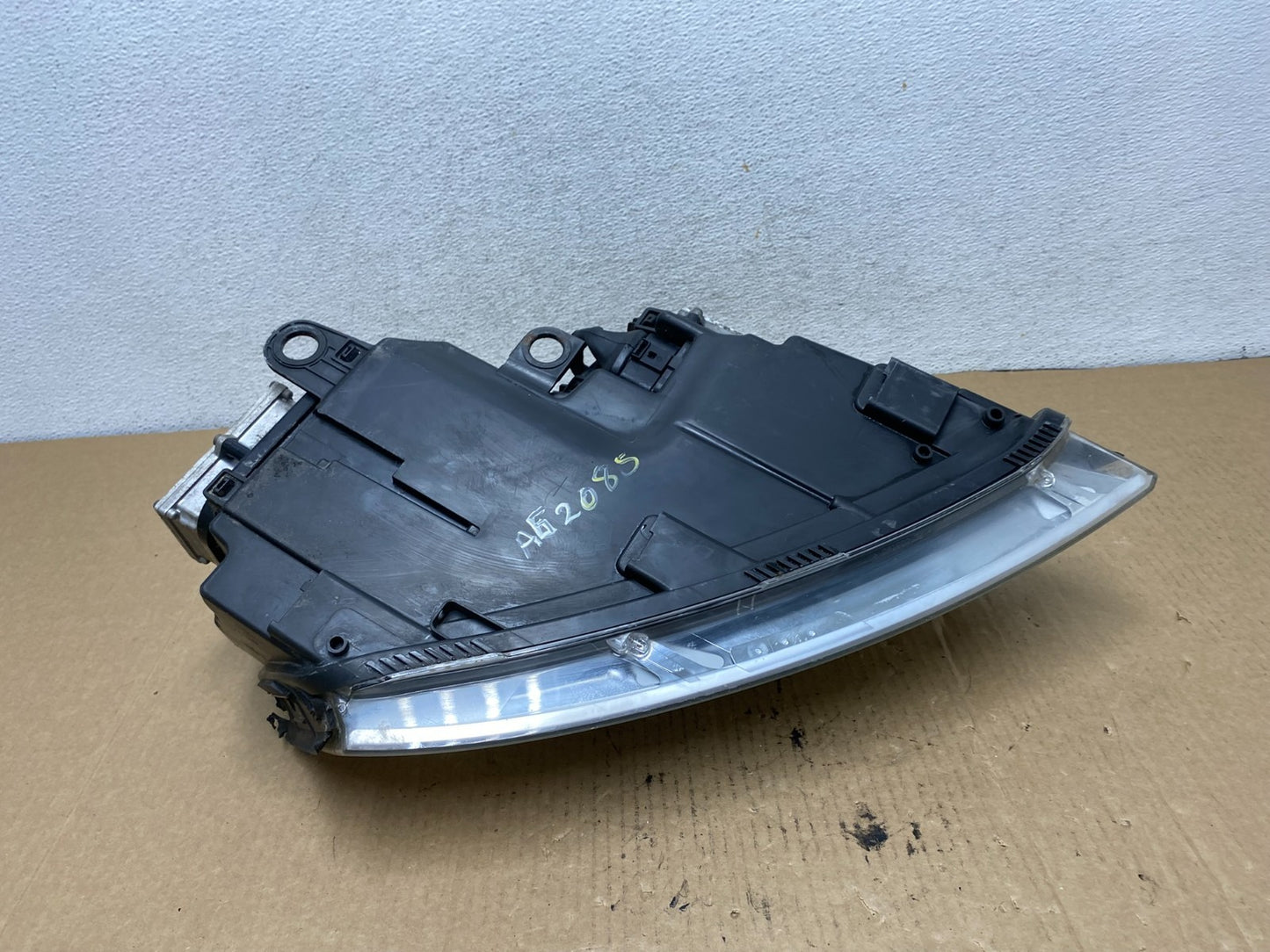 2004 - 2005 Audi A8 Left Driver LH Headlight AFS Xenon HID AG2085 DW7